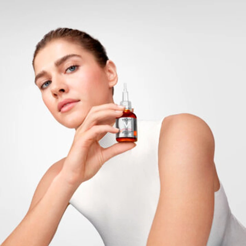 Vichy LIFTACTIV  16% TISZTA C-VITAMINOS RAGYOGÁST ADÓ SZÉRUM 20 ml